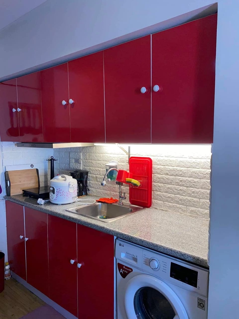 Basic Apartment, Garden View | Shared kitchen | Fridge, microwave, oven, stovetop