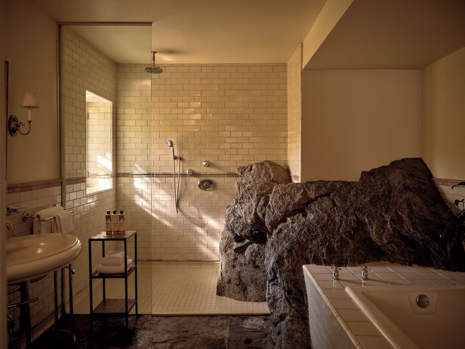 Rock Room | Bathroom | Hair dryer, bathrobes, towels, soap