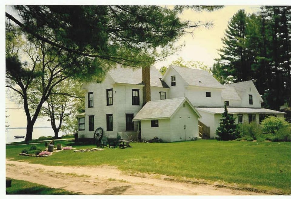Round Table Lodge