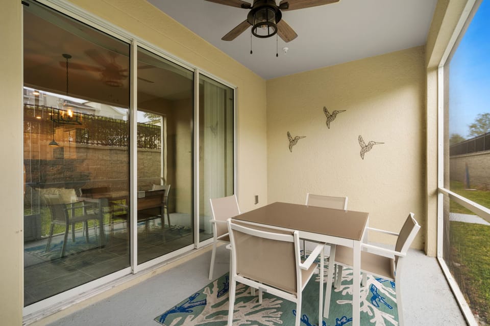 House | 2 bedrooms, desk