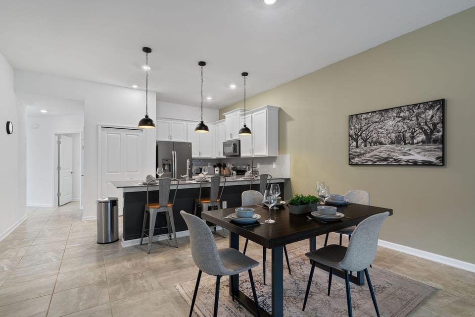 House | 2 bedrooms, desk