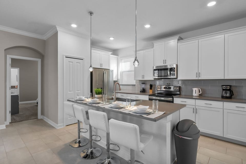 House | 5 bedrooms, desk