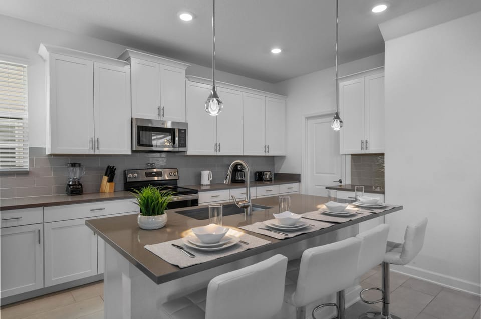 House | 5 bedrooms, desk