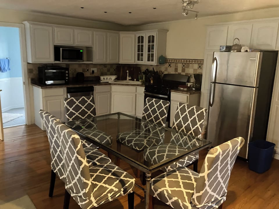 Upstairs with a large livingroom and full kitchen also a large bar for desk work