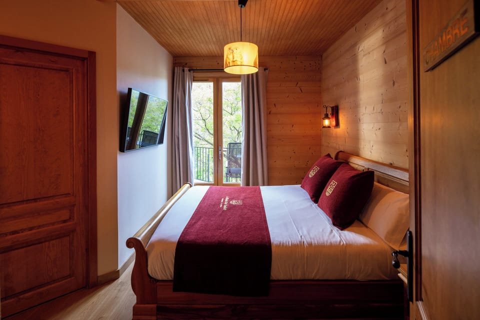 FINESTRELLES | Egyptian cotton sheets, premium bedding, down comforters
