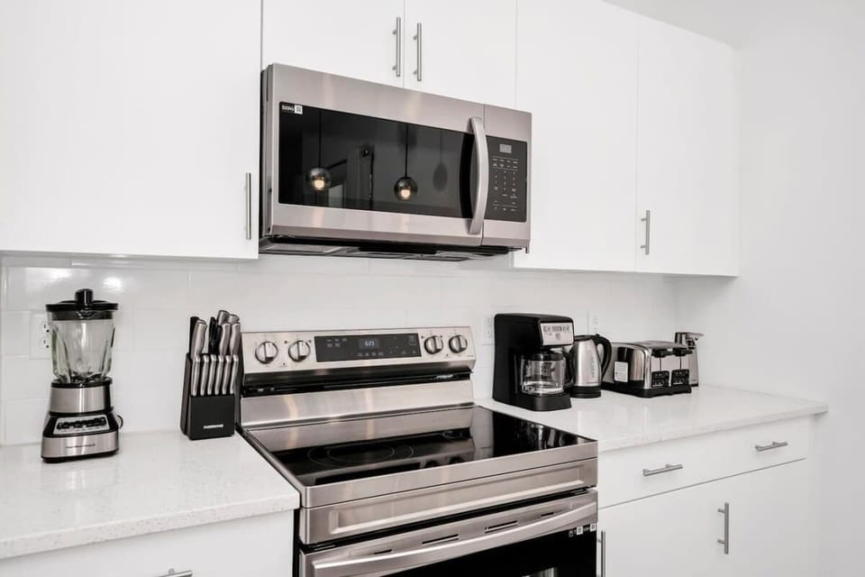 Whip up family favorites in this fully equipped kitchen – bon appétit!