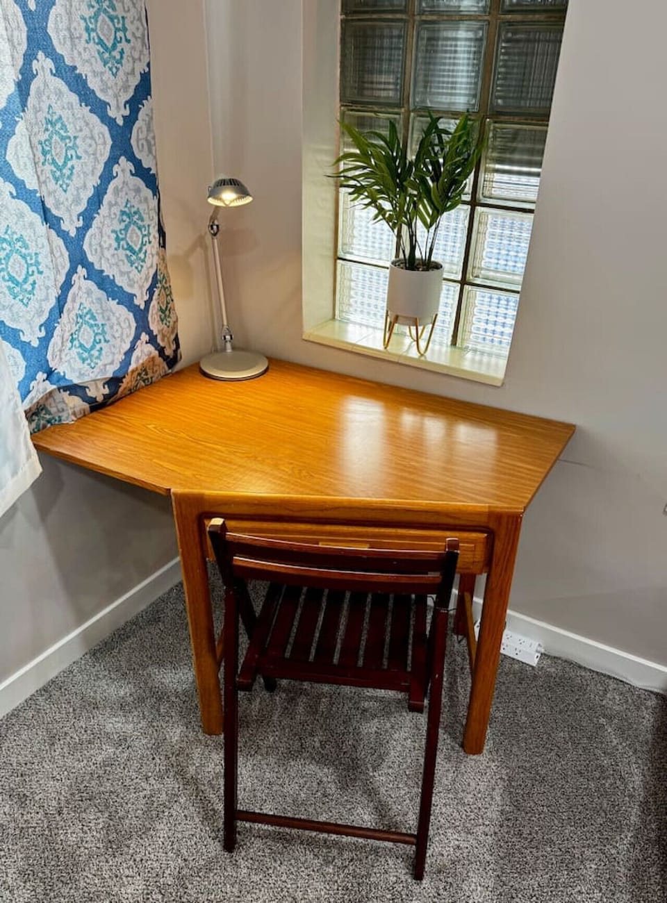 Dedicated workspace with State-of-the-art Humanscale desk lamp