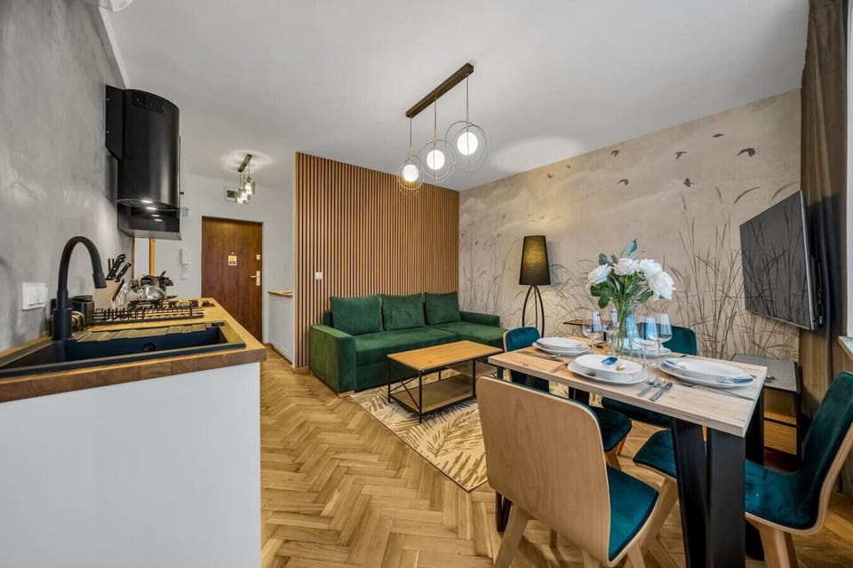 Main Living Area - Big Smart-TV for Your Entertainment | Book Now with RENTUJEMY.COM