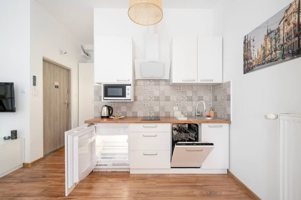 Kitchen with Microwave | Book Now with RENTUJEMY.COM
