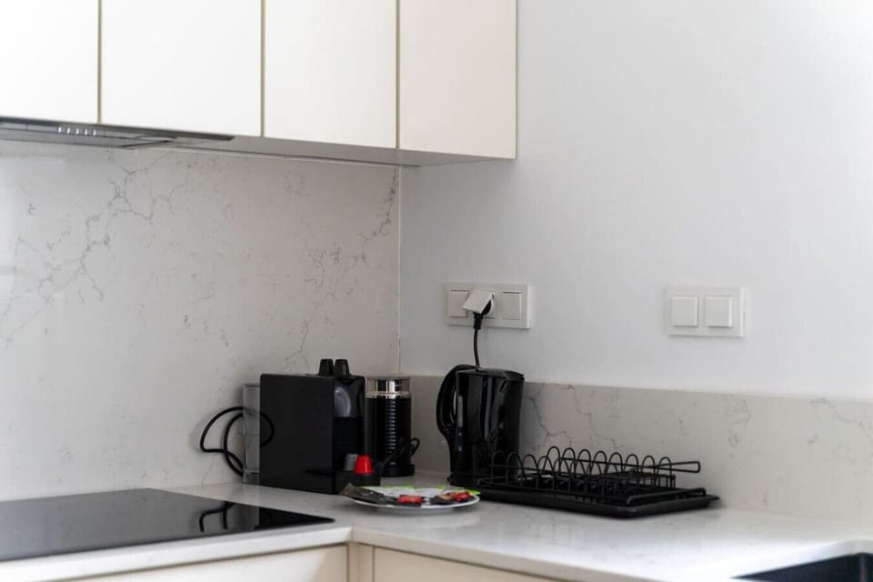 Kitchen with Dishwasher | Book Now with RENTUJEMY.COM