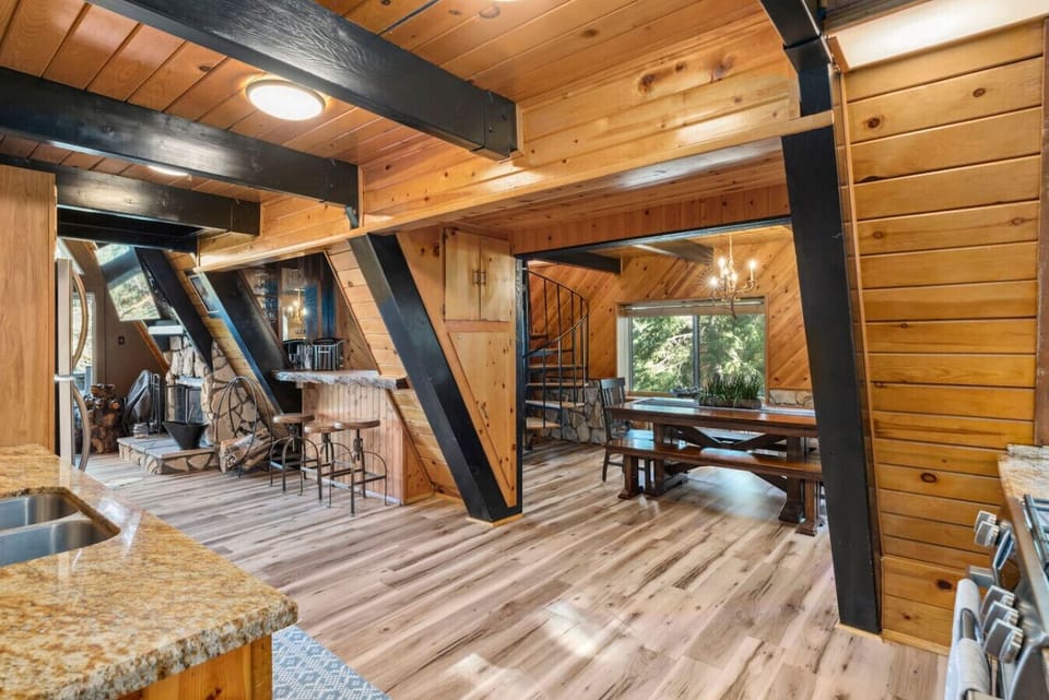 Open concept kitchen and dining room space.