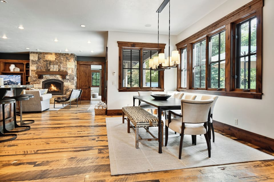 Luxury House | In-room dining