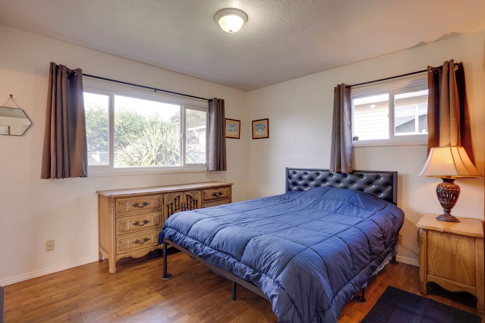 Bedroom 1 | Queen Bed | Linens Provided