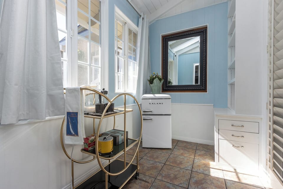 Kitchen nook to prepare coffee or tea.