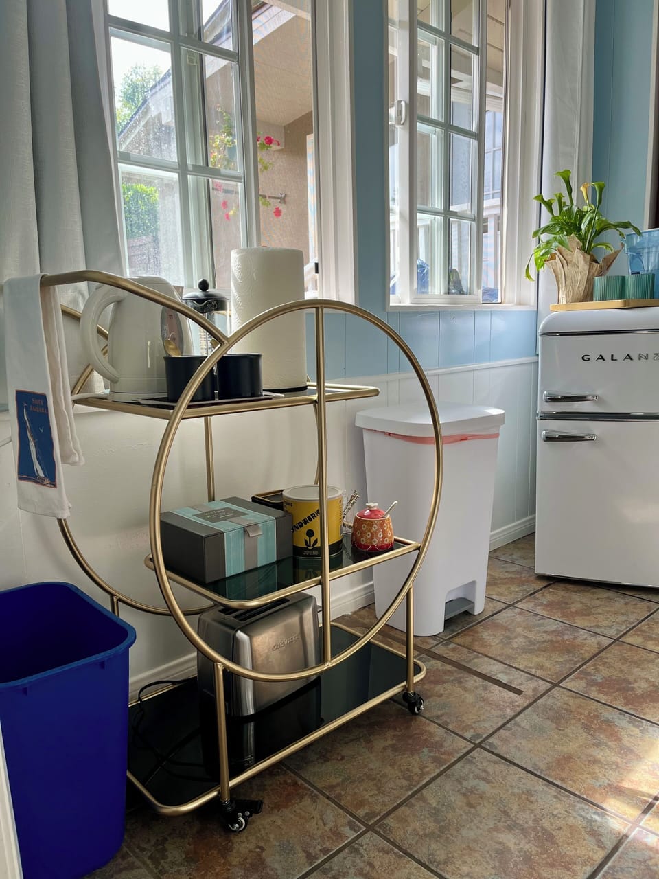 Recycling & general waste bins available to make clean-up easy during your stay.