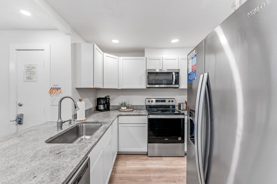Full kitchen