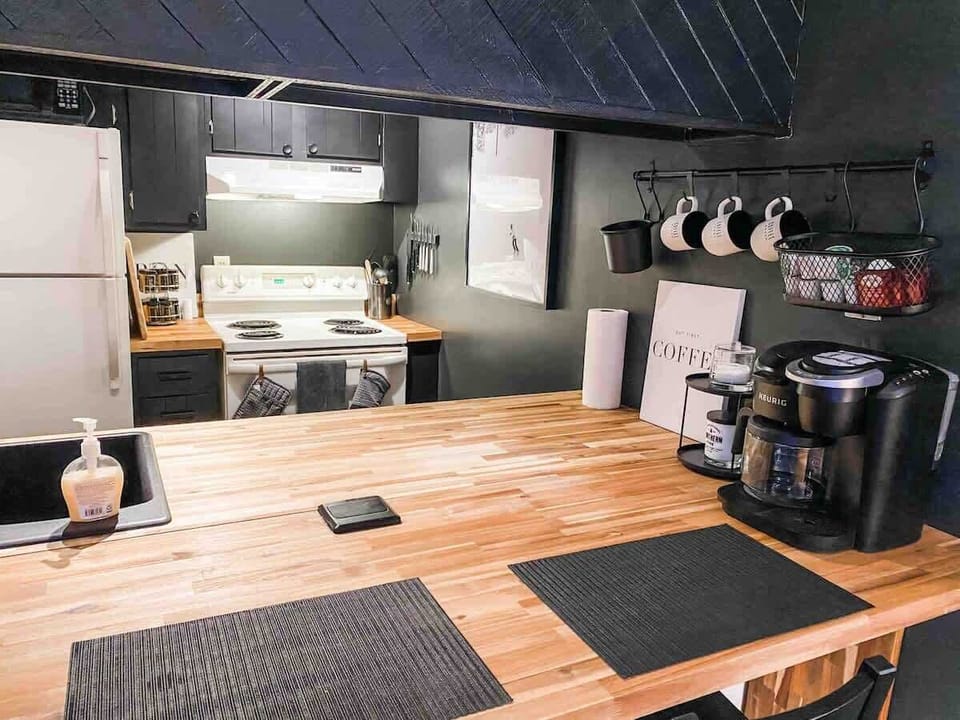 Bar area and plenty of room to use as a laptop workspace. Two outlets are located on top of the bar. 
