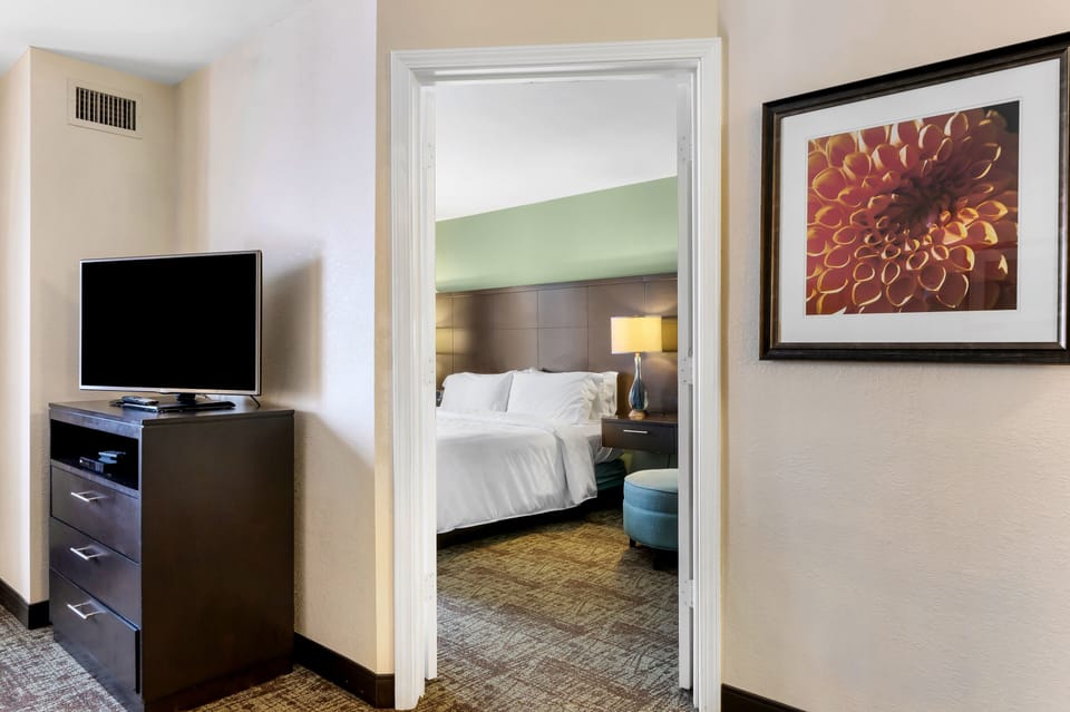 In-room safe, desk, soundproofing, iron/ironing board