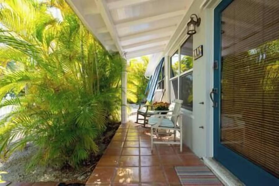Quiet neighborhood and shaded entry.