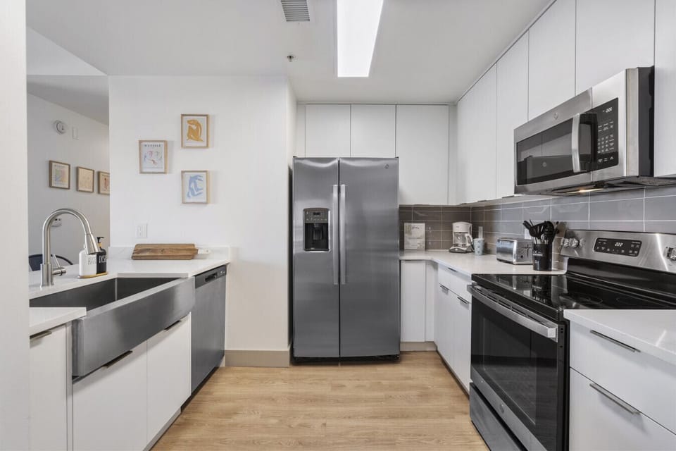 Lovely fully-equipped kitchen with everything you need to prepare your meals and enjoy a nice dinner!