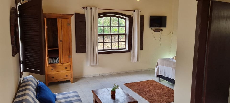 Standard Double Room | Living area | 32-inch flat-screen TV with satellite channels