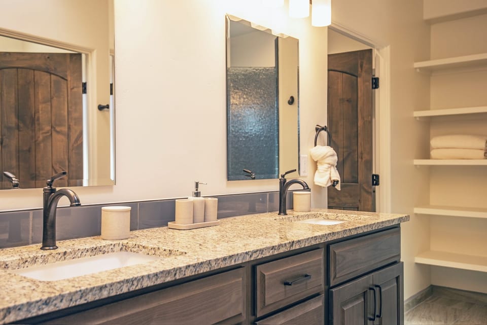 Dual sinks in master bath