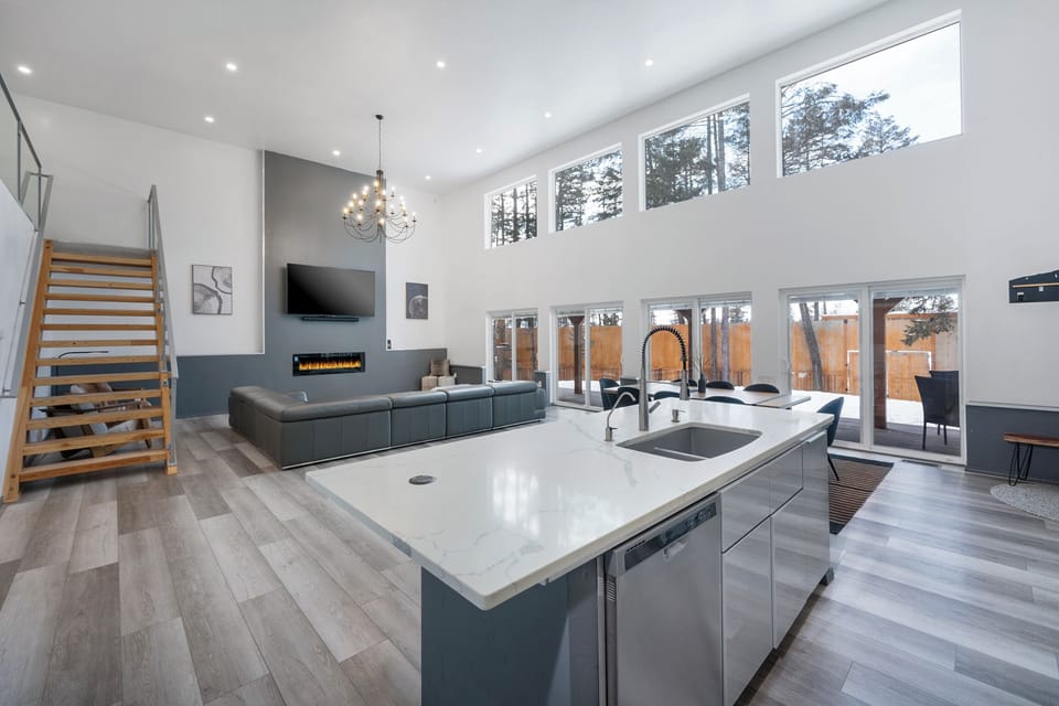 Big Kitchen Island | Main Level