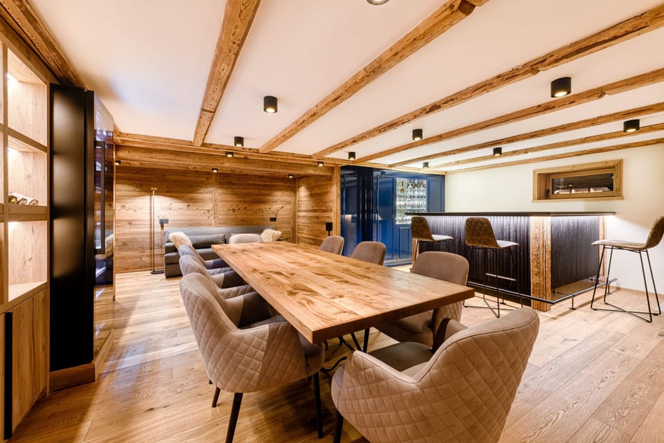 House | 8 bedrooms, desk