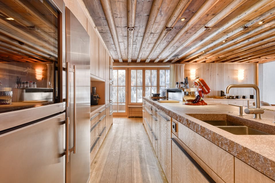 House | 4 bedrooms, desk