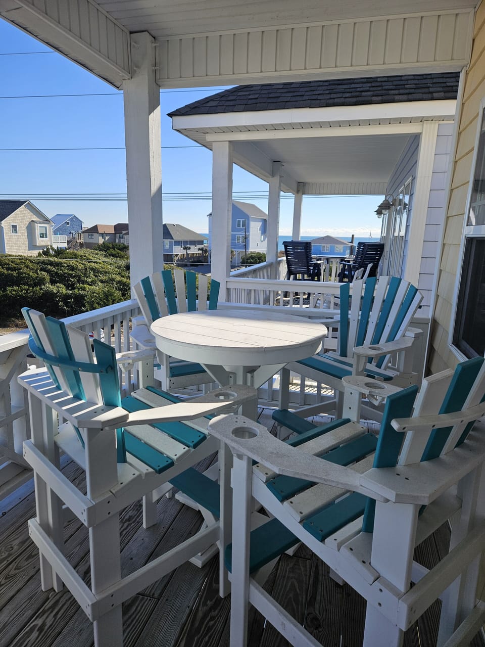 Top floor, front balcony