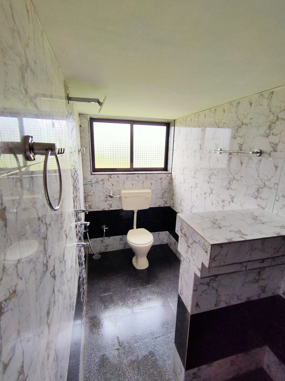 Family Room, Lake View | Bathroom | Shower, free toiletries, bidet, towels
