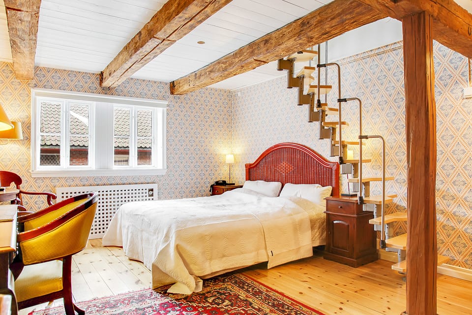 Family Room (2 adults / 2 Children) | 3 bedrooms, pillowtop beds, individually decorated