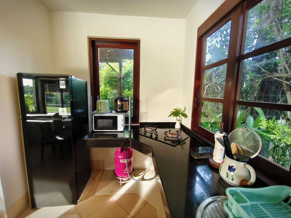 Villa, 2 Bedrooms, Garden View | Private kitchen | Toaster