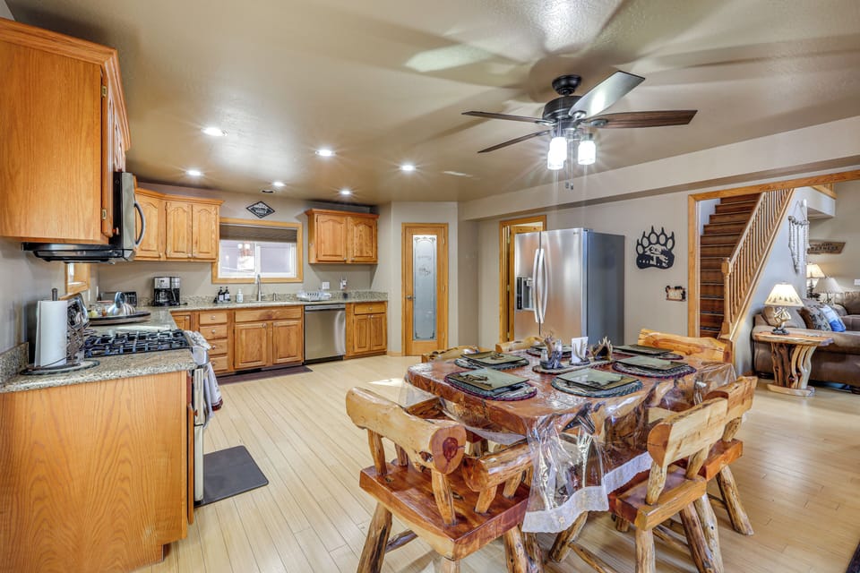Dining Area | 1st Floor | Dishes & Flatware Provided