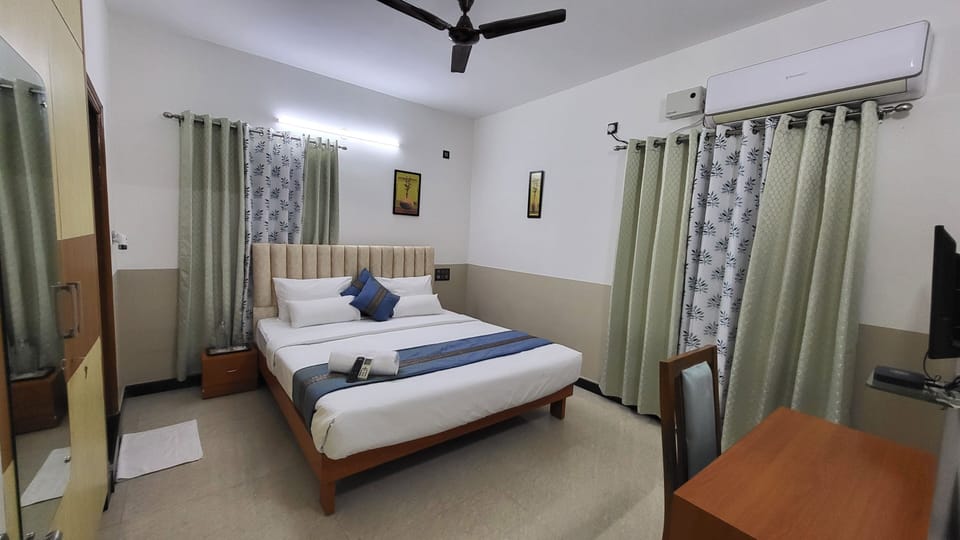 Apartment | Desk, iron/ironing board, free WiFi