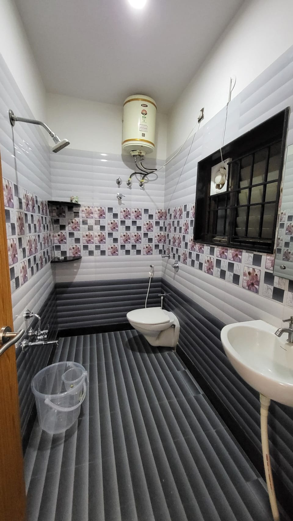 Apartment | Desk, iron/ironing board, free WiFi