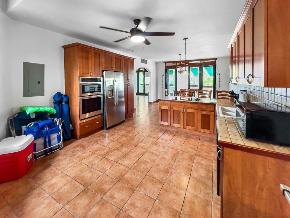 Simple and stylish kitchen perfect for quick meals