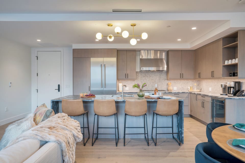 Fully equipped kitchen.