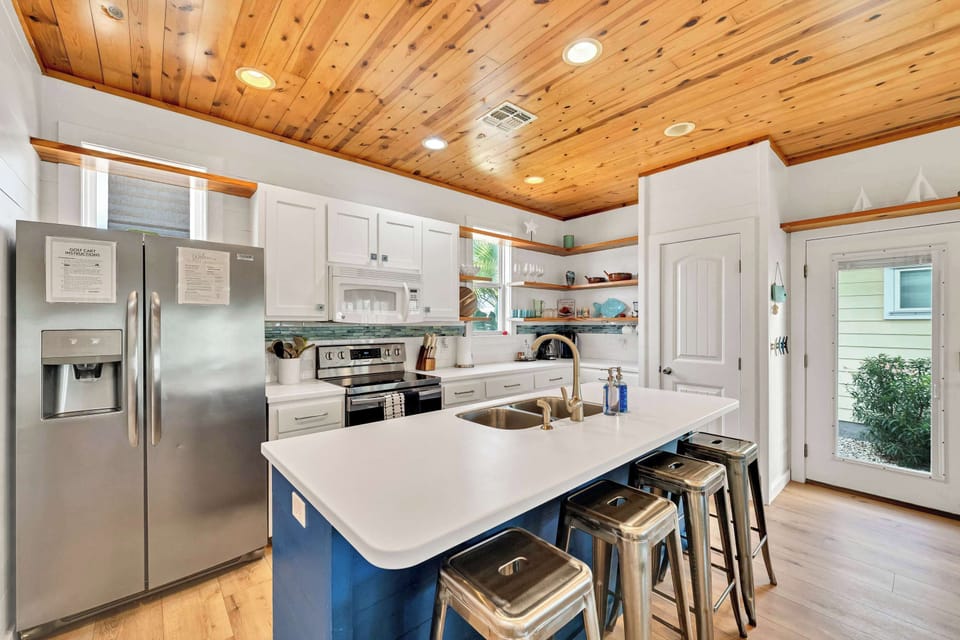 Fully stocked kitchen, just bring your food!