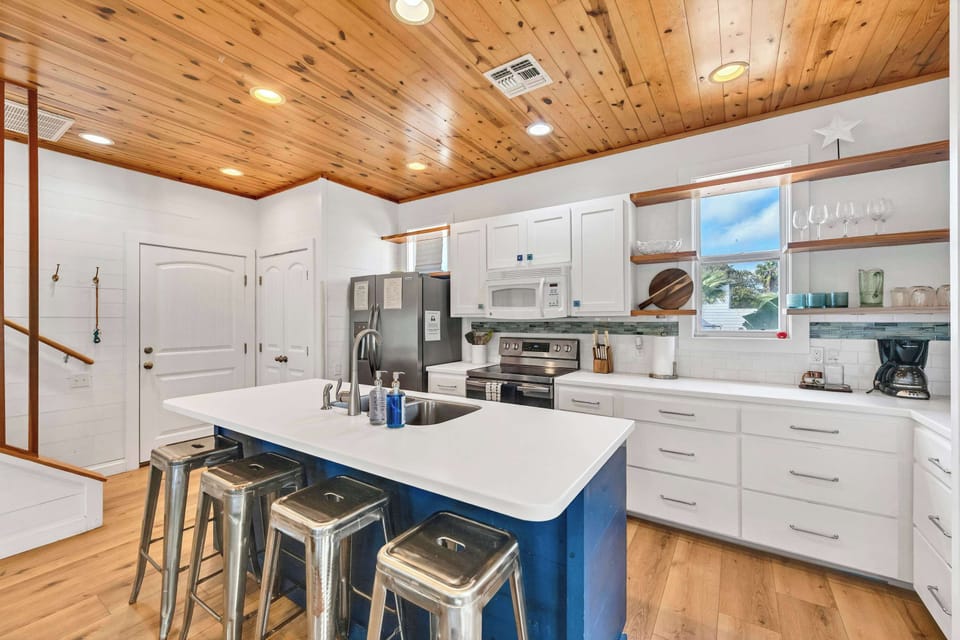 Fully stocked kitchen, just bring your food!