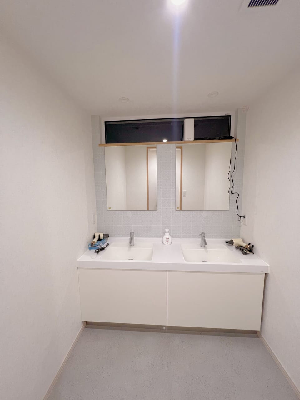 Bathroom sink