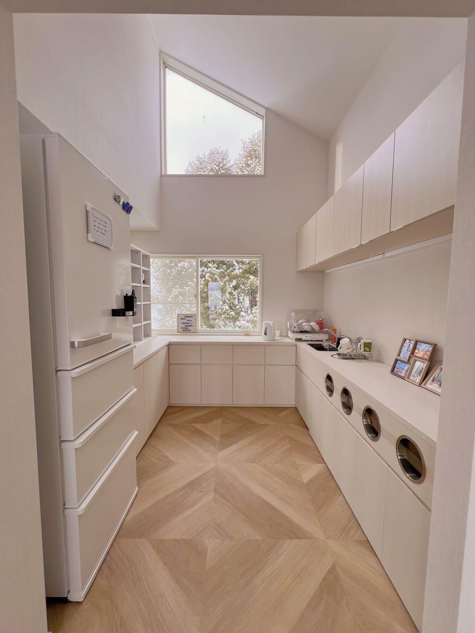 Fridge, microwave, oven