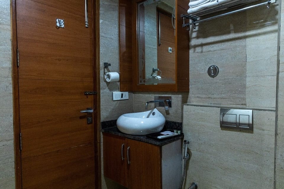 Platinum Service Apartment DLF Phase 3 Apartment in Gurugram
