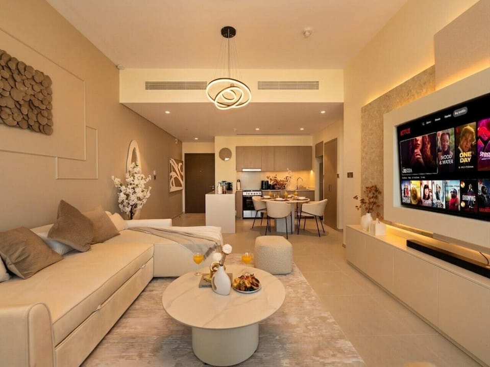 Living Room Netflix Smart TV Open Kitchen and Dining Table