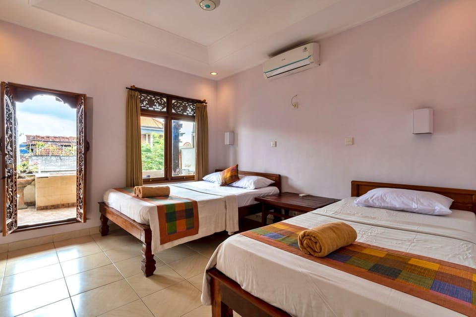 Triple Room | Laptop workspace, free WiFi, bed sheets