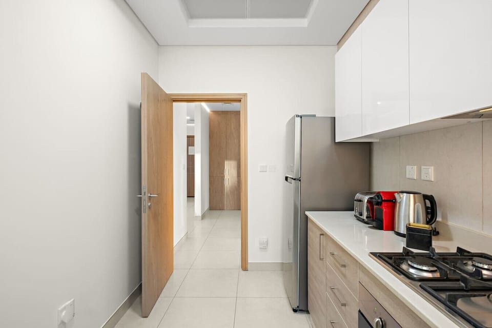 Kitchen: Modern appliances and sleek design for your culinary adventures in Dubai!