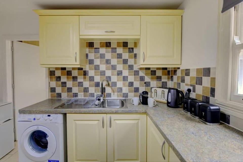 Apartment | Private kitchen | Fridge, microwave, oven, stovetop