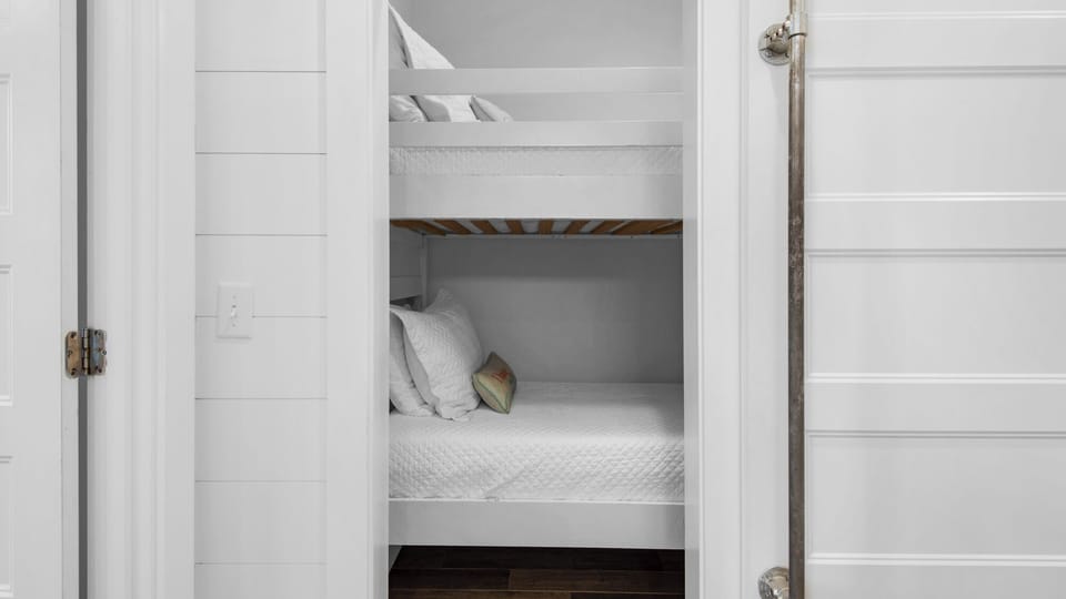 Best of Both Worlds - 2nd Floor Hallway Bunks