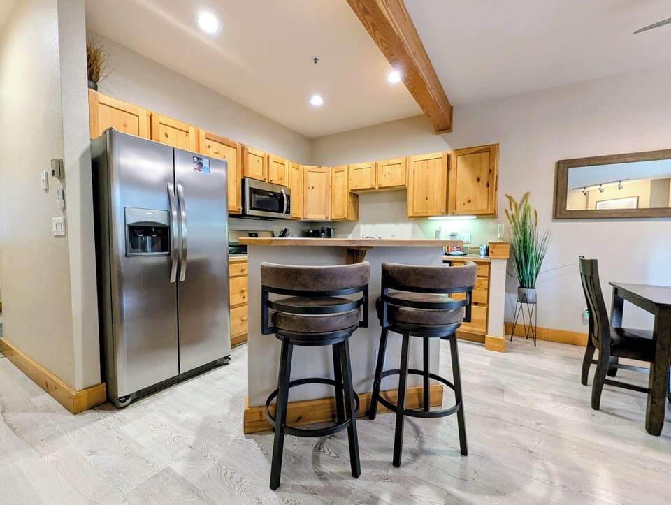 Barstool seating to keep the cook company