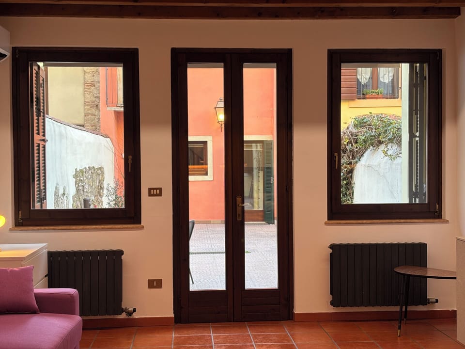 Duplex, Non Smoking, Courtyard View | Living area
